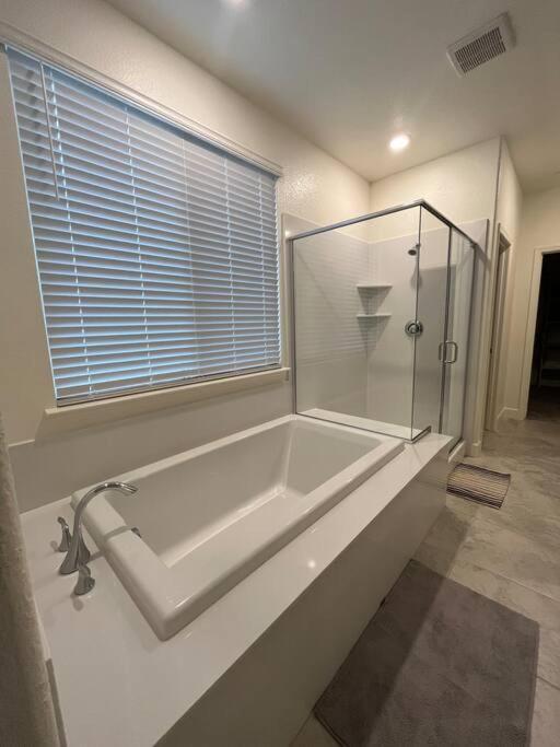 Brand-New, Beautiful & Stylish Home In Sacramento! Exteriör bild