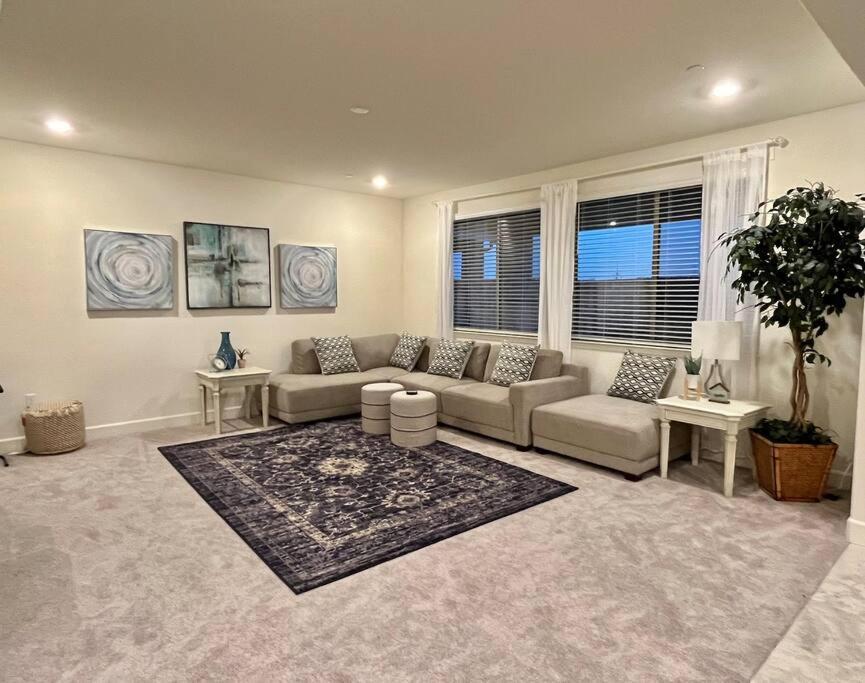 Brand-New, Beautiful & Stylish Home In Sacramento! Exteriör bild
