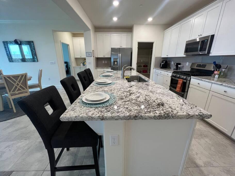 Brand-New, Beautiful & Stylish Home In Sacramento! Exteriör bild