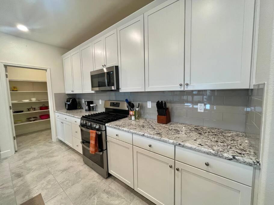 Brand-New, Beautiful & Stylish Home In Sacramento! Exteriör bild